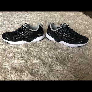 Running Shoes *BRAND NEW* karhu